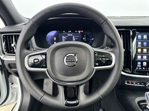 Volvo  V60 T6 Recharge Ultra Dark | 19" | Sportstoelen | Trekhaak | Panoramadak | Head-up | 360 Camera | Har... ActivLease financial lease