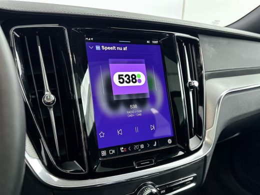 Volvo  V60 T6 Recharge Ultra Dark | 19" | Sportstoelen | Trekhaak | Panoramadak | Head-up | 360 Camera | Har... ActivLease financial lease