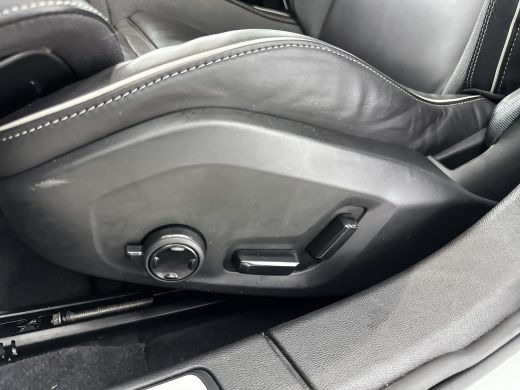 Volvo  V60 T6 Recharge Ultra Dark | 19" | Sportstoelen | Trekhaak | Panoramadak | Head-up | 360 Camera | Har... ActivLease financial lease