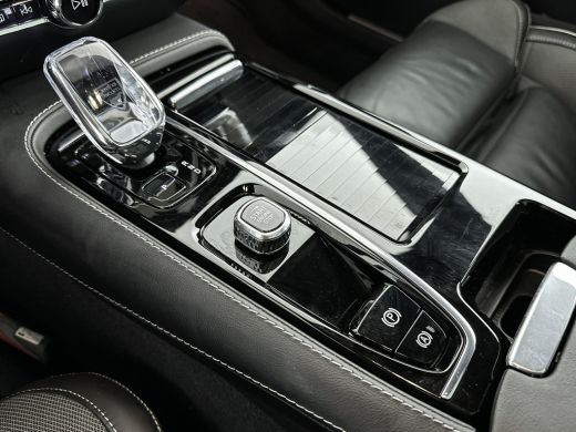 Volvo  V60 T6 Recharge Ultra Dark | 19" | Sportstoelen | Trekhaak | Panoramadak | Head-up | 360 Camera | Har... ActivLease financial lease