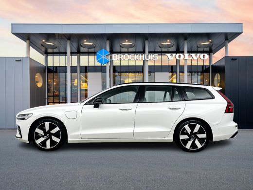 Volvo  V60 T6 Recharge Ultra Dark | 19" | Sportstoelen | Trekhaak | Panoramadak | Head-up | 360 Camera | Har... ActivLease financial lease