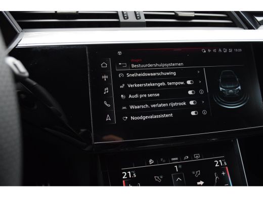 Audi Q8 e-tron 55 Quattro / 2x S-line/ Luchtvering/ Standkachel/ Top View/ Trekhaak/ Panoramadak/ 300kW (408PK) ActivLease financial lease