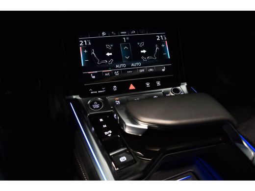 Audi Q8 e-tron 55 Quattro / 2x S-line/ Luchtvering/ Standkachel/ Top View/ Trekhaak/ Panoramadak/ 300kW (408PK) ActivLease financial lease