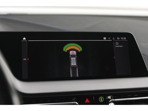 BMW 1 Serie 118i M Sport Automaat / Sportstoelen / Adaptieve LED / M Sportonderstel / Live Cockpit Profession... ActivLease financial lease