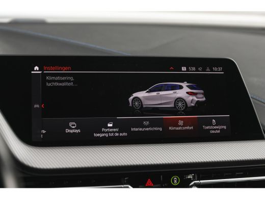 BMW 1 Serie 118i M Sport Automaat / Sportstoelen / Adaptieve LED / M Sportonderstel / Live Cockpit Profession... ActivLease financial lease