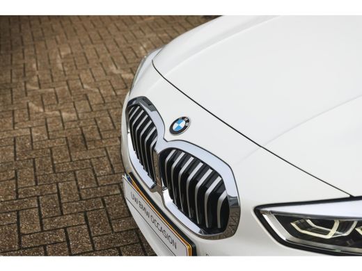 BMW 1 Serie 118i M Sport Automaat / Sportstoelen / Adaptieve LED / M Sportonderstel / Live Cockpit Profession... ActivLease financial lease