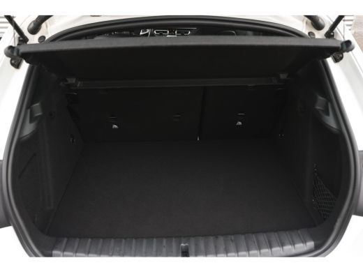 BMW 1 Serie 118i M Sport Automaat / Sportstoelen / Adaptieve LED / M Sportonderstel / Live Cockpit Profession... ActivLease financial lease