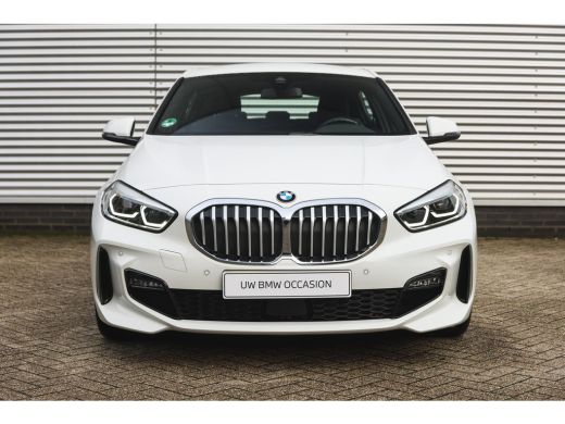 BMW 1 Serie 118i M Sport Automaat / Sportstoelen / Adaptieve LED / M Sportonderstel / Live Cockpit Profession... ActivLease financial lease