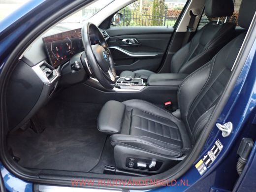 BMW 3 Serie Touring 320e FACELIFT 19''/WIDESCREEN/CAMERA/CARPLAY/KEYLESS/SFEERVERLICHTING ActivLease financial lease