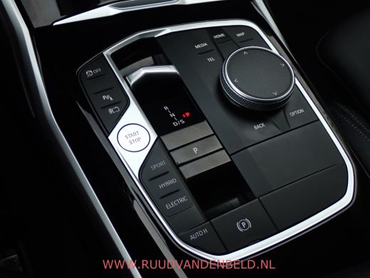 BMW 3 Serie Touring 320e FACELIFT 19''/WIDESCREEN/CAMERA/CARPLAY/KEYLESS/SFEERVERLICHTING ActivLease financial lease