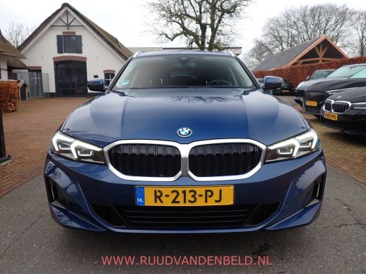 BMW 3 Serie Touring 320e FACELIFT 19''/WIDESCREEN/CAMERA/CARPLAY/KEYLESS/SFEERVERLICHTING ActivLease financial lease