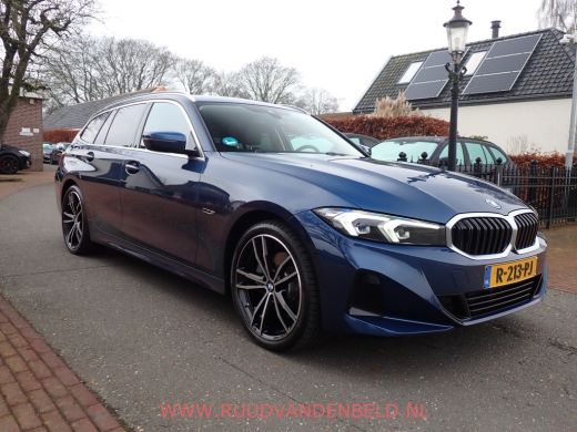 BMW 3 Serie Touring 320e FACELIFT 19''/WIDESCREEN/CAMERA/CARPLAY/KEYLESS/SFEERVERLICHTING ActivLease financial lease
