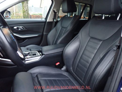BMW 3 Serie Touring 320e FACELIFT 19''/WIDESCREEN/CAMERA/CARPLAY/KEYLESS/SFEERVERLICHTING ActivLease financial lease