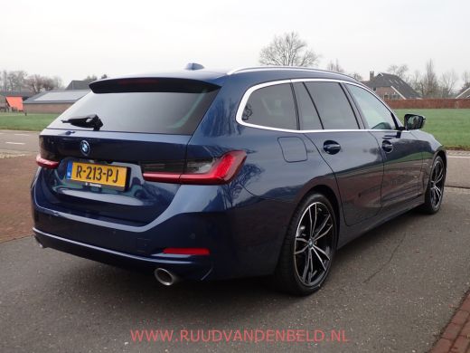 BMW 3 Serie Touring 320e FACELIFT 19''/WIDESCREEN/CAMERA/CARPLAY/KEYLESS/SFEERVERLICHTING ActivLease financial lease