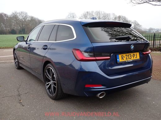 BMW 3 Serie Touring 320e FACELIFT 19''/WIDESCREEN/CAMERA/CARPLAY/KEYLESS/SFEERVERLICHTING ActivLease financial lease