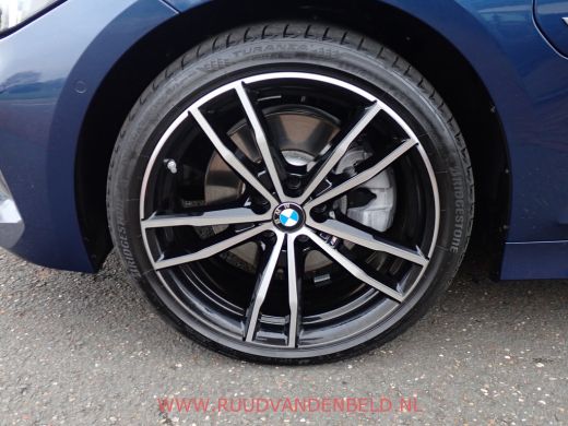 BMW 3 Serie Touring 320e FACELIFT 19''/WIDESCREEN/CAMERA/CARPLAY/KEYLESS/SFEERVERLICHTING ActivLease financial lease