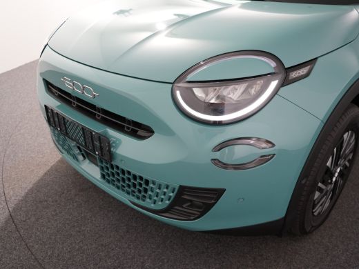 Fiat 600 Urban | 10,25" touchscreen radio met Bluetooth, DAB & USB | Automatische airconditioning | Cruise... ActivLease financial lease