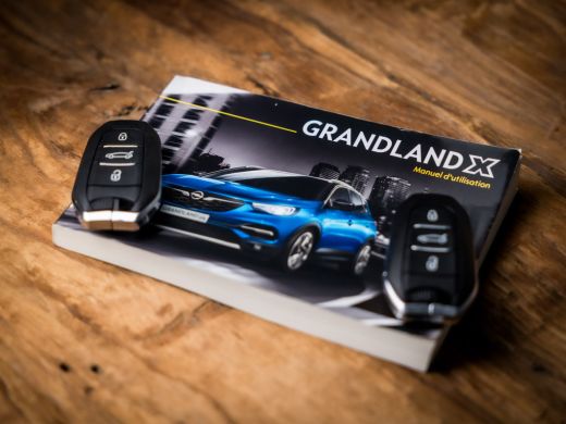 Jeep Avenger 1.2 Altitude Sport (APPLE CARPLAY, GROOT NAVI, 360 CAMERA, JBL AUDIO, STOELVERWARMING, SPORTSTOEL... ActivLease financial lease