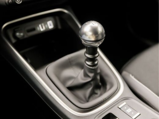 Jeep Avenger 1.2 Altitude Sport (VIRTUAL COCKPIT, APPLE CARPLAY, GROOT NAVI, JBL AUDIO, 360 CAMERA, SPORTSTOEL... ActivLease financial lease