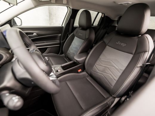 Jeep Avenger 1.2 Altitude Sport (VIRTUAL COCKPIT, APPLE CARPLAY, GROOT NAVI, JBL AUDIO, 360 CAMERA, SPORTSTOEL... ActivLease financial lease