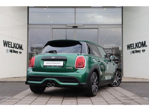 Mini Cooper S Cooper S Classic Automaat / Sportstoelen / Stoelverwarming / LED / Achteruitrijcamera / Cruise Co... ActivLease financial lease