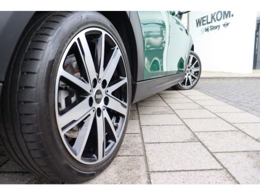 Mini Cooper S Cooper S Classic Automaat / Sportstoelen / Stoelverwarming / LED / Achteruitrijcamera / Cruise Co... ActivLease financial lease
