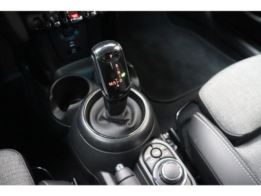 Mini Cooper S Cooper S Classic Automaat / Sportstoelen / Stoelverwarming / LED / Achteruitrijcamera / Cruise Co... ActivLease financial lease