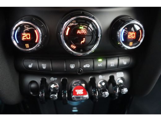 Mini Cooper S Cooper S Classic Automaat / Sportstoelen / Stoelverwarming / LED / Achteruitrijcamera / Cruise Co... ActivLease financial lease