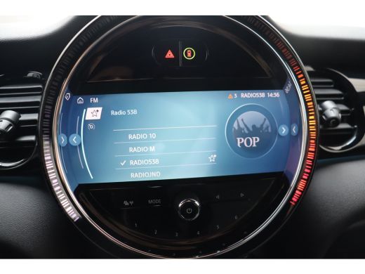 Mini Cooper S Cooper S Classic Automaat / Sportstoelen / Stoelverwarming / LED / Achteruitrijcamera / Cruise Co... ActivLease financial lease