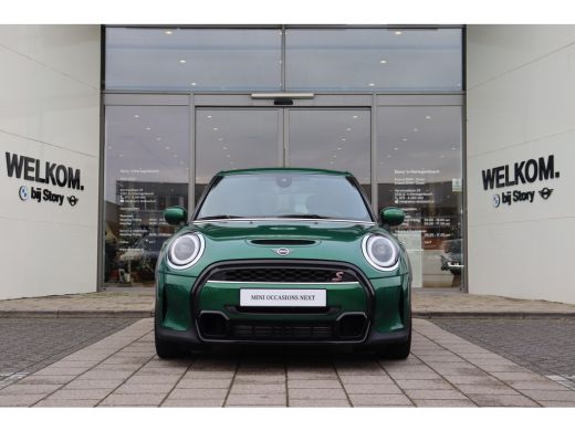 Mini Cooper S Cooper S Classic Automaat / Sportstoelen / Stoelverwarming / LED / Achteruitrijcamera / Cruise Co... ActivLease financial lease