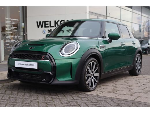 Mini Cooper S Cooper S Classic Automaat / Sportstoelen / Stoelverwarming / LED / Achteruitrijcamera / Cruise Co... ActivLease financial lease