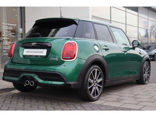 Mini Cooper S Cooper S Classic Automaat / Sportstoelen / Stoelverwarming / LED / Achteruitrijcamera / Cruise Co... ActivLease financial lease