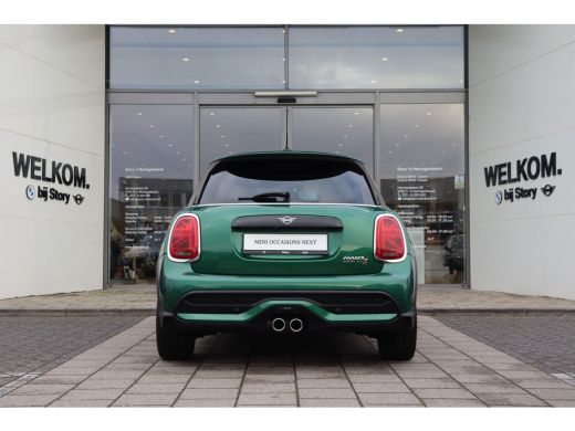 Mini Cooper S Cooper S Classic Automaat / Sportstoelen / Stoelverwarming / LED / Achteruitrijcamera / Cruise Co... ActivLease financial lease