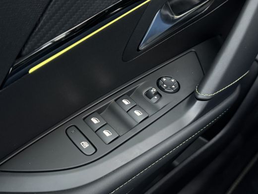 Peugeot 208 1.2 Hybrid 145 e-DCS6 GT | CarPlay | ACC | LED | Camera | DAB+ | 17 inch ActivLease financial lease