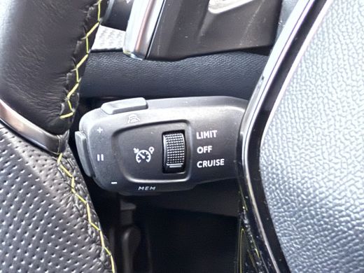 Peugeot 208 1.2 Hybrid 145 e-DCS6 GT | CarPlay | ACC | LED | Camera | DAB+ | 17 inch ActivLease financial lease