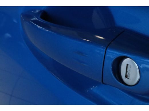 Peugeot 208 Hybrid 110 e-DCS6 GT Panoramadak | Carplay | Cruise Control | Camera | Climate | Keyless ActivLease financial lease