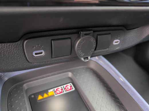 Toyota Aygo Hybrid 115 pulse | Android Auto | Apple Carplay | Lavender met zwart dak | Automaat ActivLease financial lease