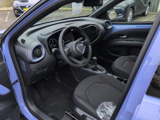 Toyota Aygo Hybrid 115 pulse | Android Auto | Apple Carplay | Lavender met zwart dak | Automaat ActivLease financial lease