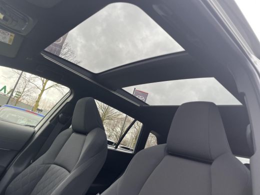 Toyota Corolla Cross Hybrid 140 Dynamic | Panodak | Uit voorraad leverbaar | &euro; 1.500 extra inruilwaarde | ActivLease financial lease