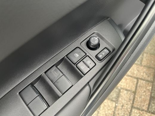 Toyota Corolla Cross Hybrid 140 Dynamic | Panodak | Uit voorraad leverbaar | &euro; 1.500 extra inruilwaarde | ActivLease financial lease