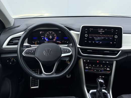 Volkswagen T-Roc 1.5 TSI Move | CarPlay | Camera | Cruise | LED | DAB+ | 17 inch ActivLease financial lease