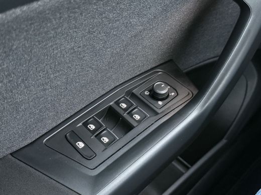 Volkswagen T-Roc 1.5 TSI Move | CarPlay | Camera | Cruise | LED | DAB+ | 17 inch ActivLease financial lease