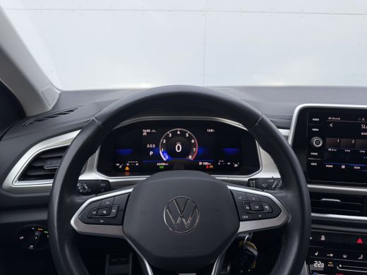 Volkswagen T-Roc 1.5 TSI Move | CarPlay | Camera | Cruise | LED | DAB+ | 17 inch ActivLease financial lease