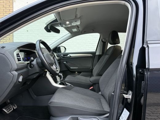 Volkswagen T-Roc 1.5 TSI Move | CarPlay | Camera | Cruise | LED | DAB+ | 17 inch ActivLease financial lease