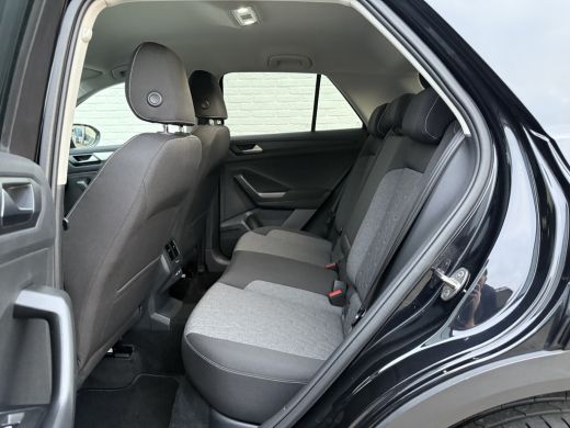 Volkswagen T-Roc 1.5 TSI Move | CarPlay | Camera | Cruise | LED | DAB+ | 17 inch ActivLease financial lease