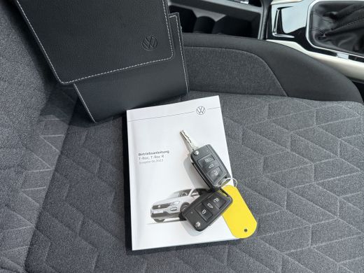 Volkswagen T-Roc 1.5 TSI Move | CarPlay | Camera | Cruise | LED | DAB+ | 17 inch ActivLease financial lease