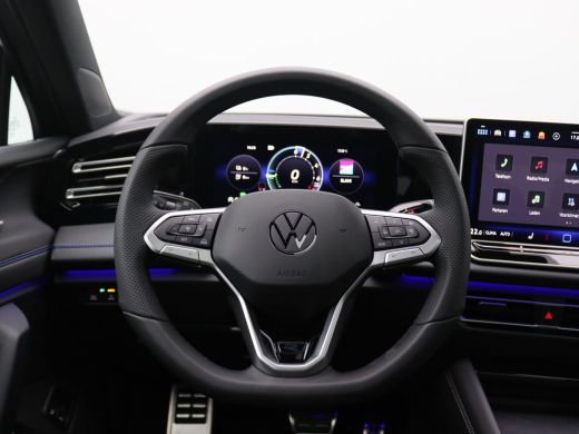 Volkswagen Tiguan 1.5 eHybrid R-Line Edition 272PK DSG Pano-Schuifdak, 20" LM Velgen, Trekhaak, Black Style, Navi v... ActivLease financial lease