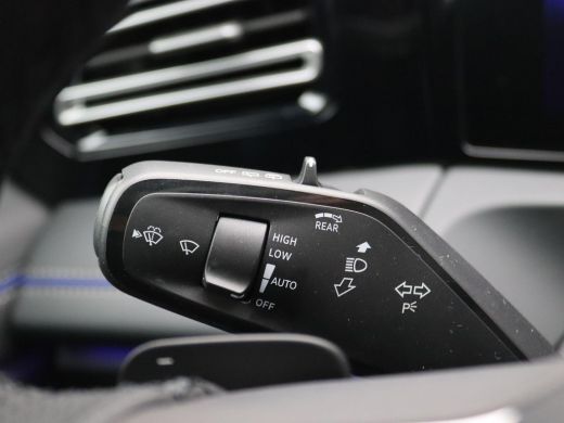 Volkswagen Tiguan 1.5 eHybrid R-Line Edition 272PK DSG Pano-Schuifdak, 20" LM Velgen, Trekhaak, Black Style, Navi v... ActivLease financial lease