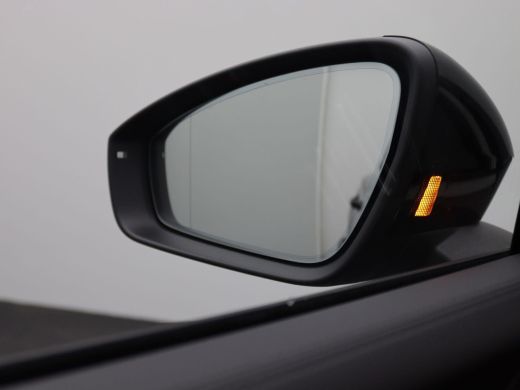 Volkswagen Tiguan 1.5 eHybrid R-Line Edition Pano-Schuifdak, Leder, Memorystoel, 20" LM Velgen, Trekhaak, Matrix LE... ActivLease financial lease