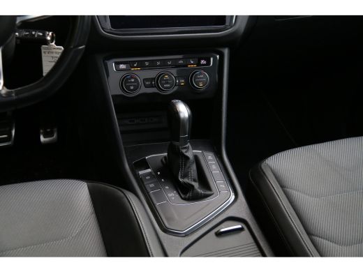 Volkswagen Tiguan 1.5 TSI ACT Highline Business R | Panoramadak | CarPlay | Stoelverwarming | Adaptive Cruise | Cam... ActivLease financial lease